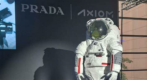 prada tuta spaziale|Axiom Space e Prada: svelato il design della tuta spaziale per il .